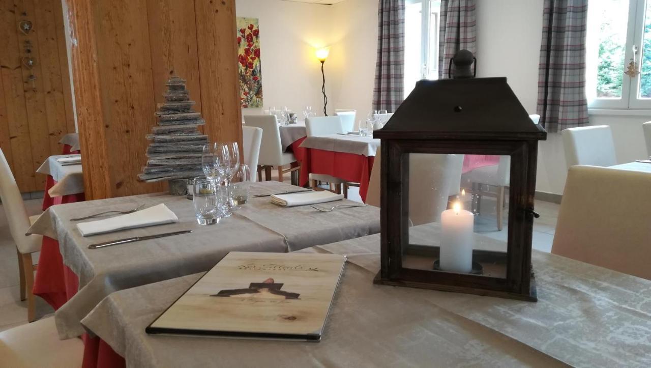 Hotel Restaurant Les Tilleuls オトゥラン エクステリア 写真